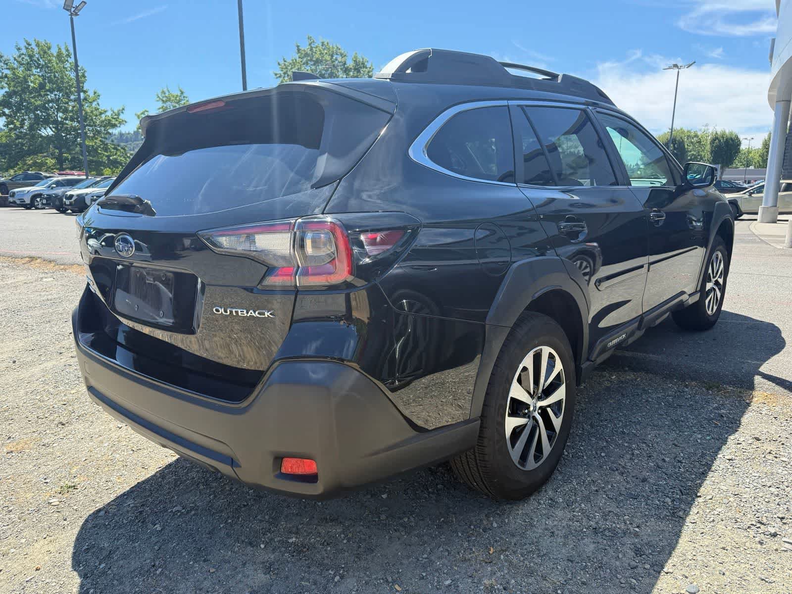 Used 2025 Subaru Outback Premium AWD/4WD image 3