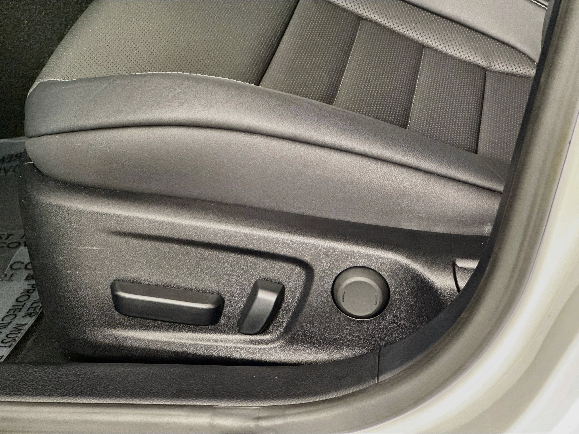 Used 2025 Lexus IS 500 w/ Accessory Package 2 RWD image 18