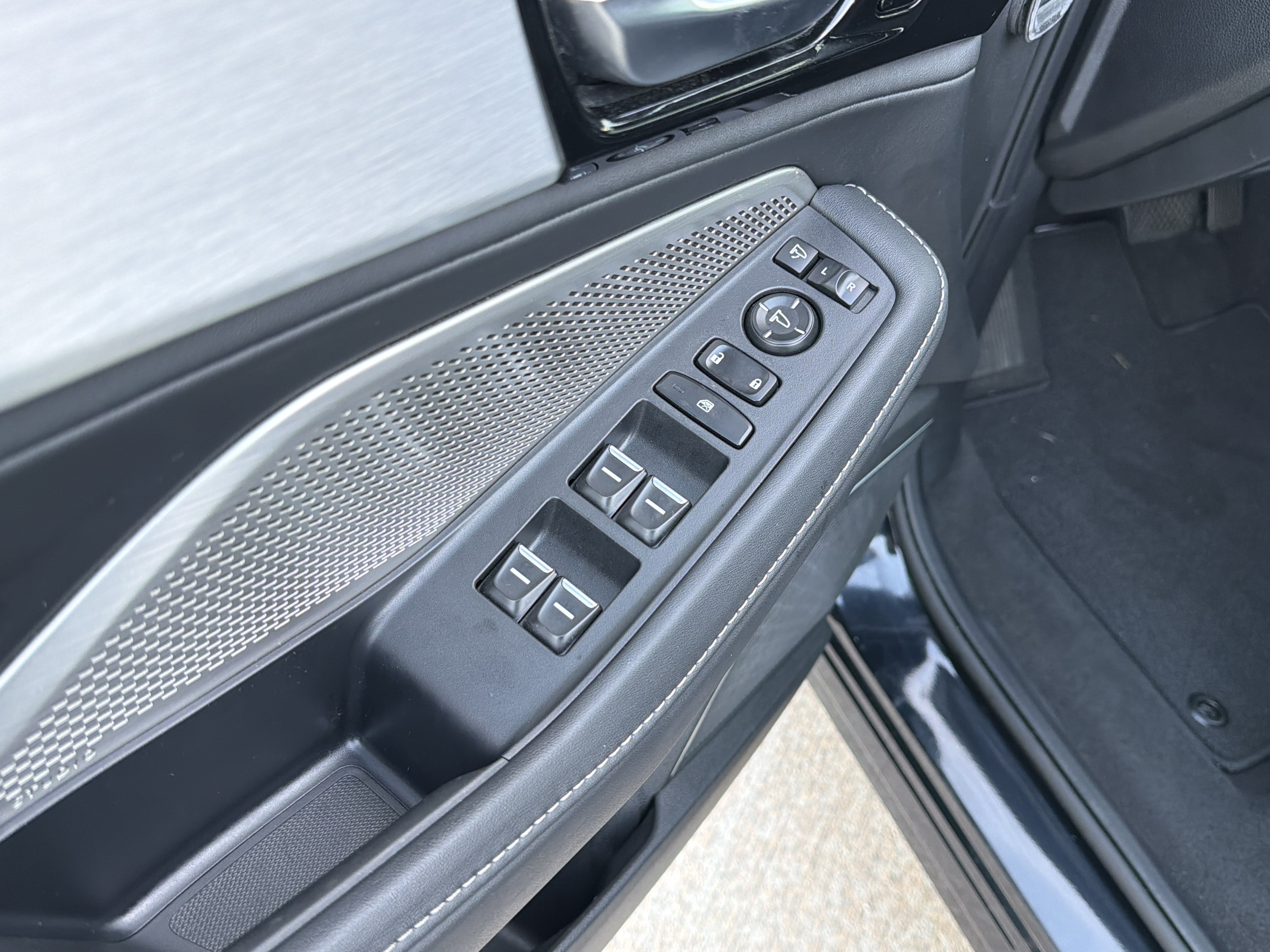 Certified 2024 Acura MDX w/ Technology Package FWD image 10