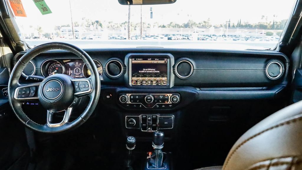 Used 2023 Jeep Wrangler Unlimited Sahara w/ Cold Weather Group AWD/4WD image 15