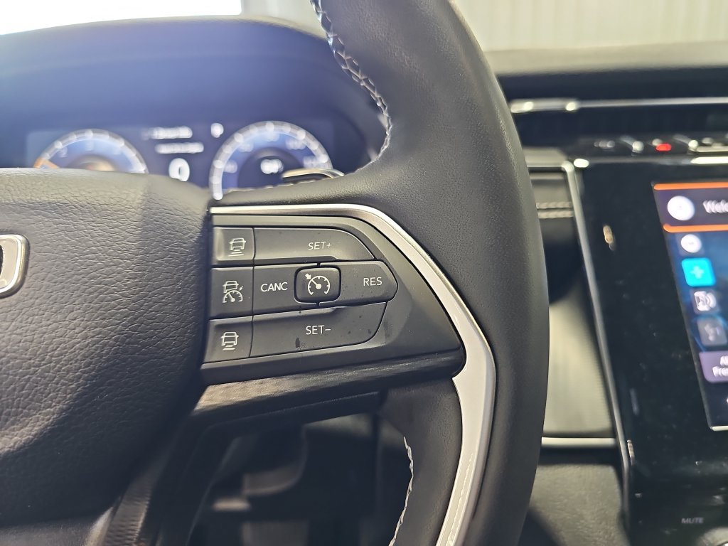 Used 2023 Jeep Grand Cherokee Altitude AWD/4WD image 17