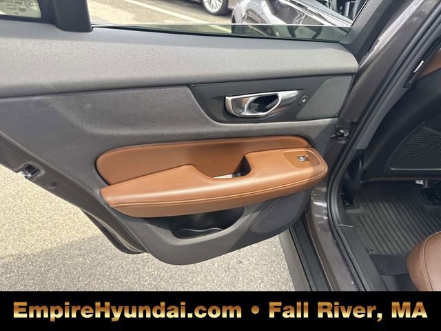 Used 2025 Volvo V60 B5 Cross Country Plus AWD/4WD image 17