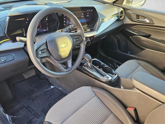 Used 2025 Chevrolet Trax LT image 10