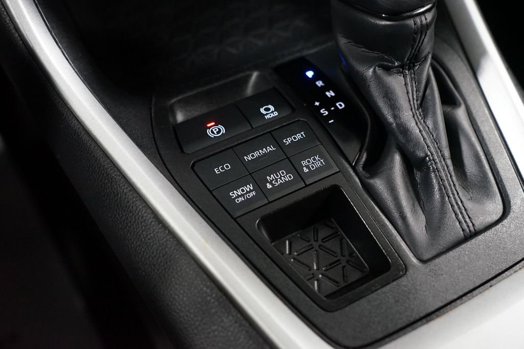 Certified 2025 Toyota RAV4 LE AWD/4WD image 22