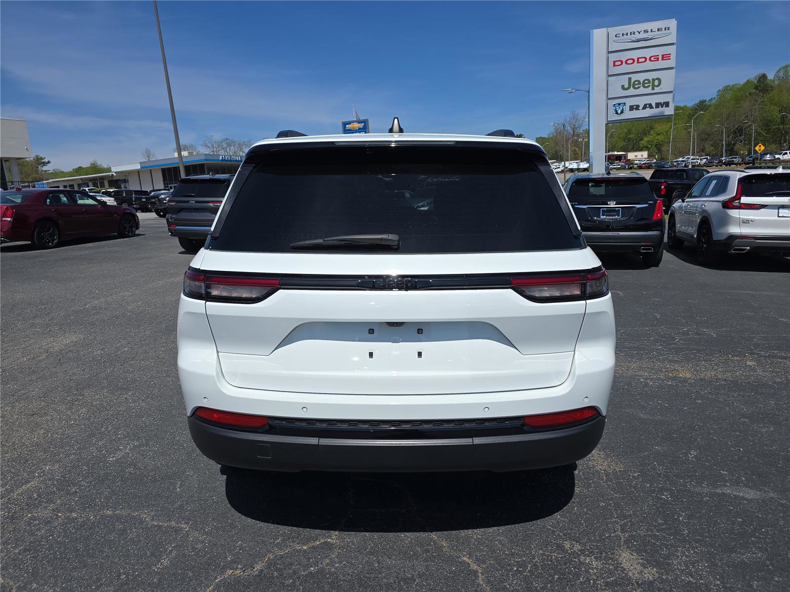 Used 2024 Jeep Grand Cherokee Altitude image 4