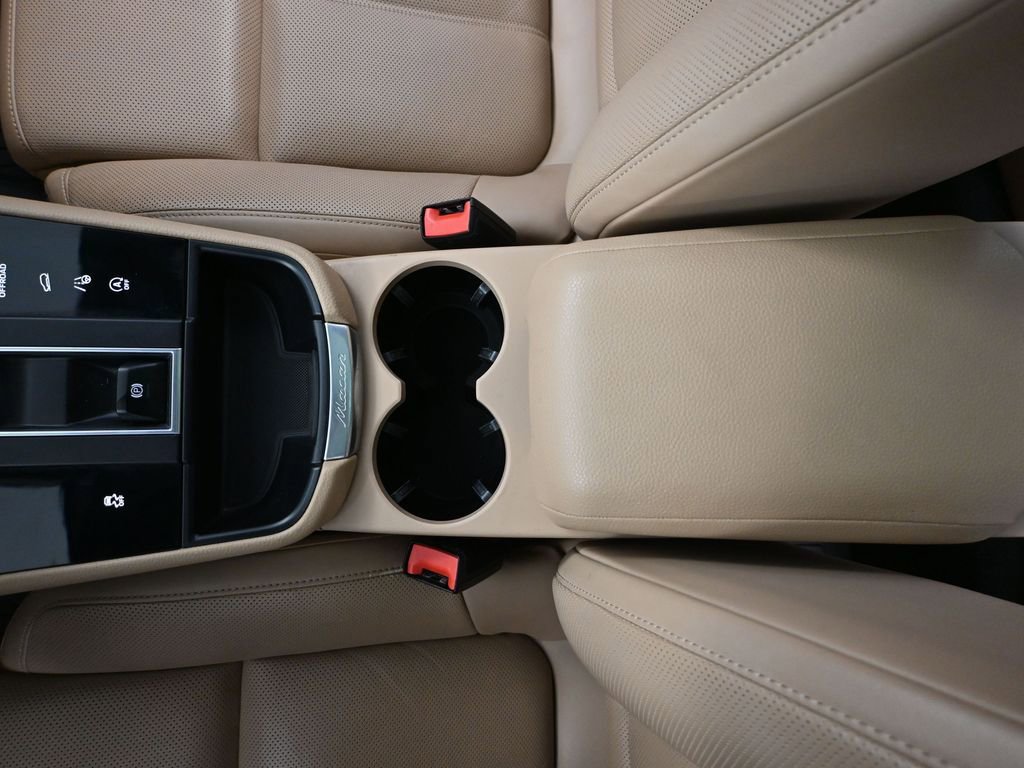 Used 2022 Porsche Macan Base image 39