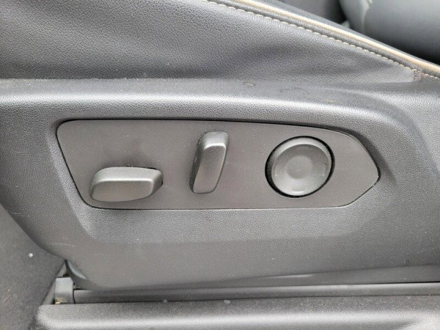 Used 2023 GMC Yukon XL SLT w/ SLT Premium Package RWD image 21