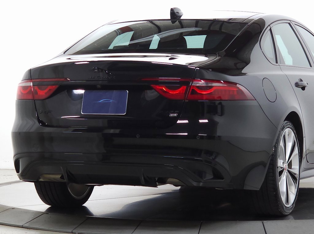 Used 2022 Jaguar XF R-Dynamic SE image 8
