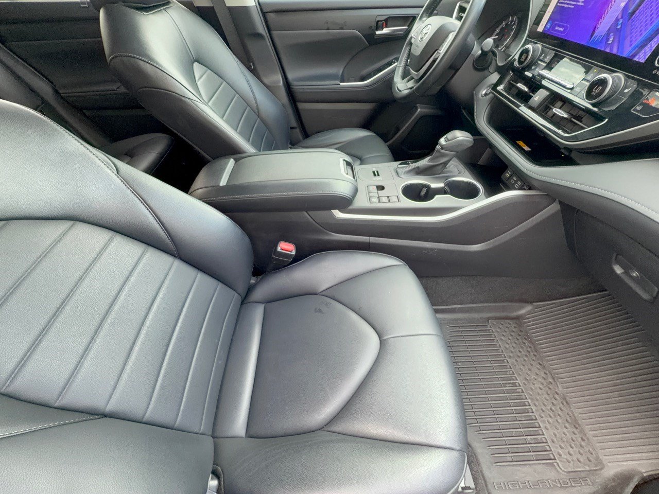 Used 2023 Toyota Highlander XLE FWD image 30