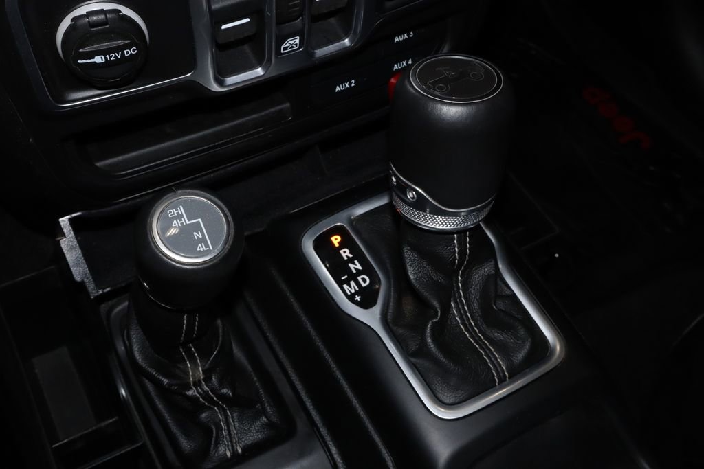 Used 2018 Jeep Wrangler Unlimited Sahara w/ Cold Weather Group image 32
