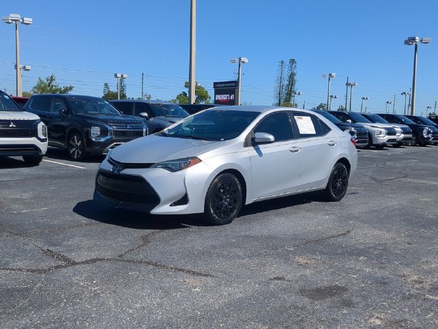 Used 2018 Toyota Corolla LE FWD image 2