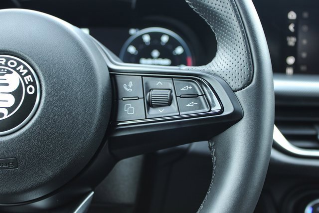 Used 2024 Alfa Romeo Stelvio Ti image 26