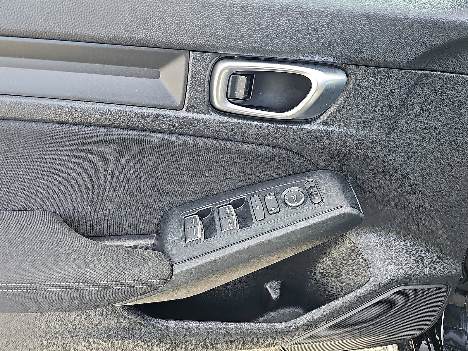 Used 2023 Honda Civic LX image 12