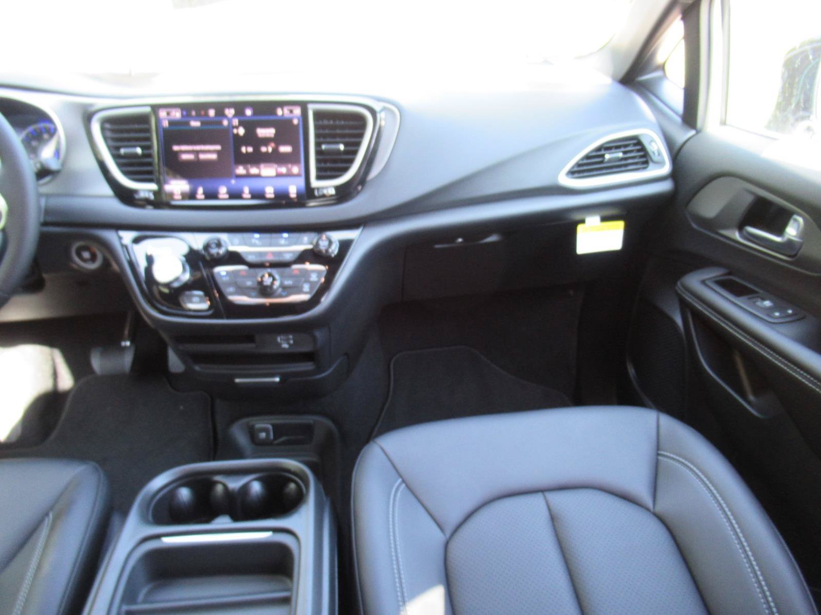 New 2027 Chrysler Pacifica LX FWD image 14