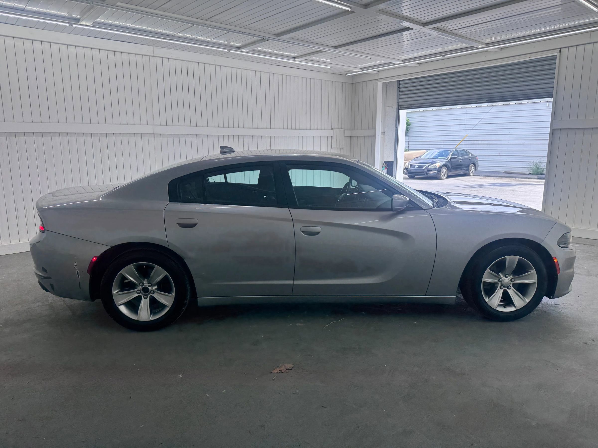 Used 2016 Dodge Charger SXT image 4