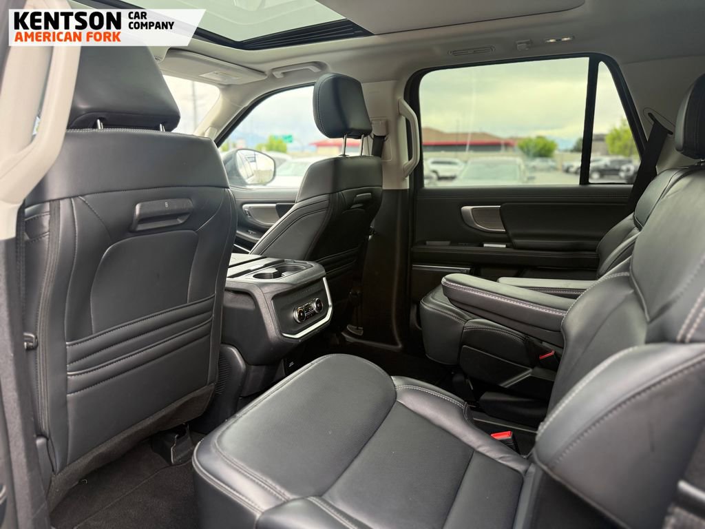 Used 2025 Ford Expedition Platinum AWD/4WD image 39