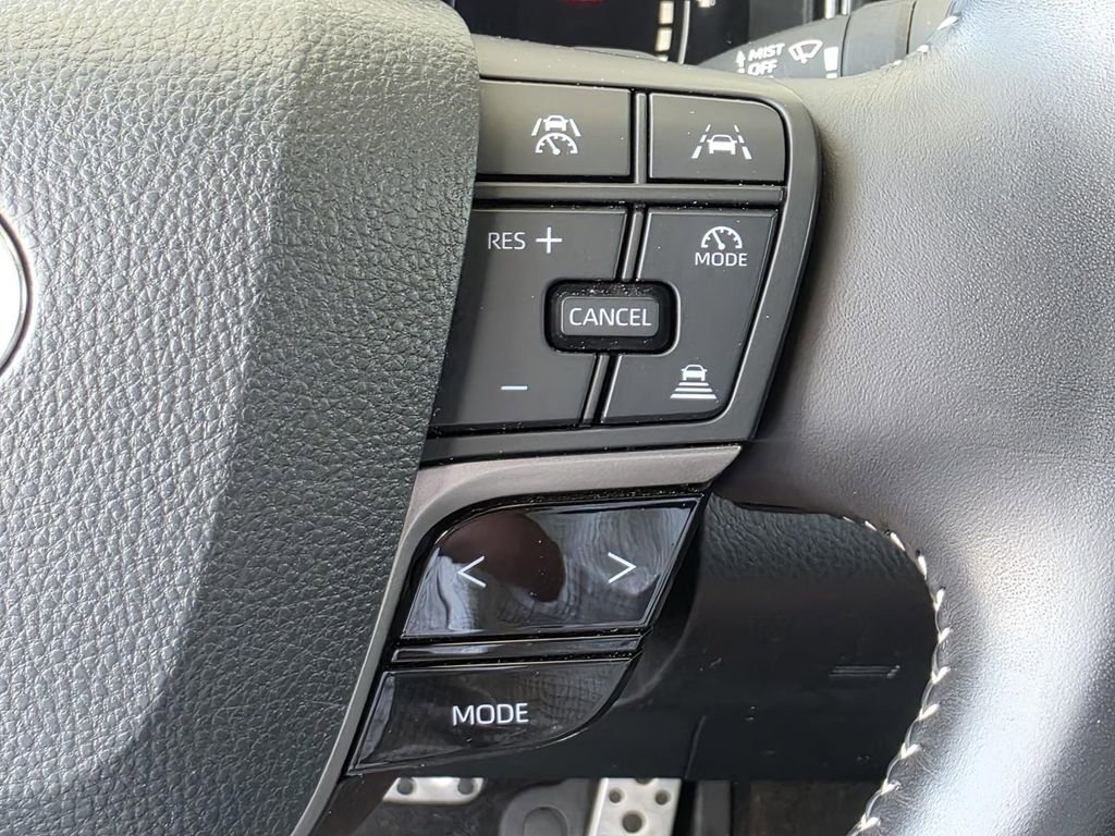 Used 2025 Toyota Camry SE FWD image 25