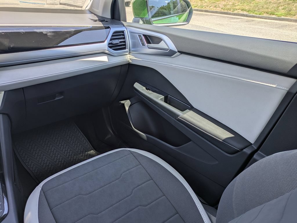 New 2026 Volkswagen Taos SE AWD/4WD image 17