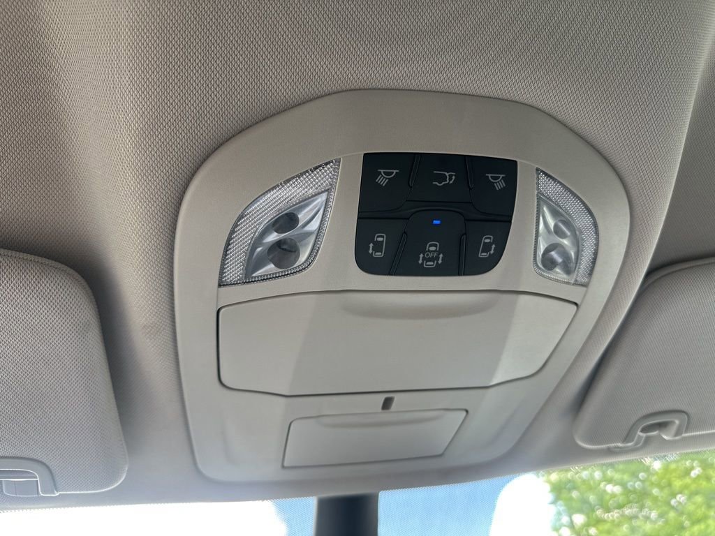 Used 2024 Chrysler Voyager LX image 19