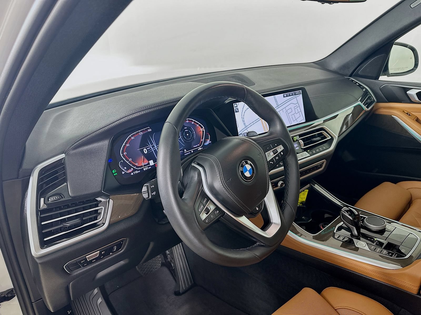 Used 2023 BMW X5 xDrive40i w/ Parking Assistance Package AWD/4WD image 32