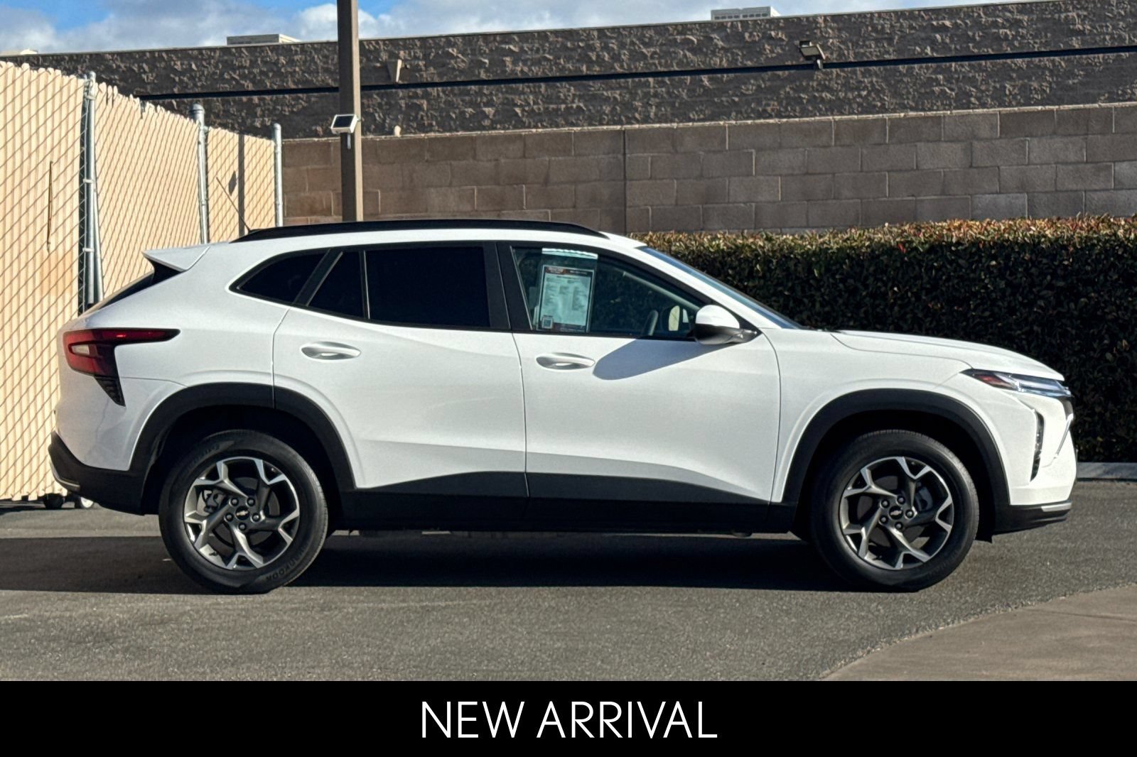 Used 2025 Chevrolet Trax LT FWD image 3