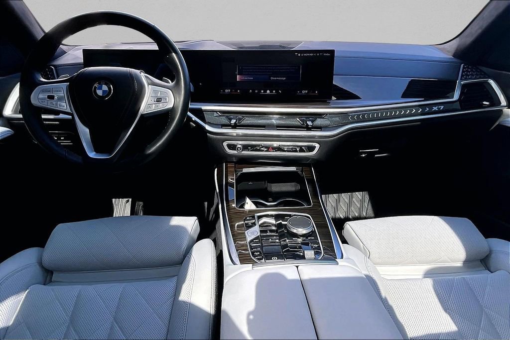 Used 2024 BMW X7 xDrive40i w/ Parking Assistance Package AWD/4WD image 8