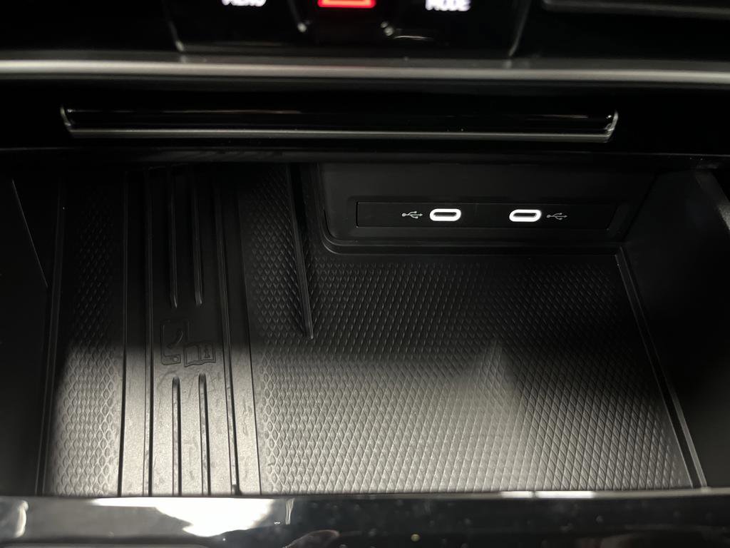 Certified 2025 Volkswagen Atlas Cross Sport SE w/ Panoramic Sunroof Package image 23