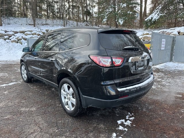 Used 2016 Chevrolet Traverse LT w/ Style and Technology Package image 3
