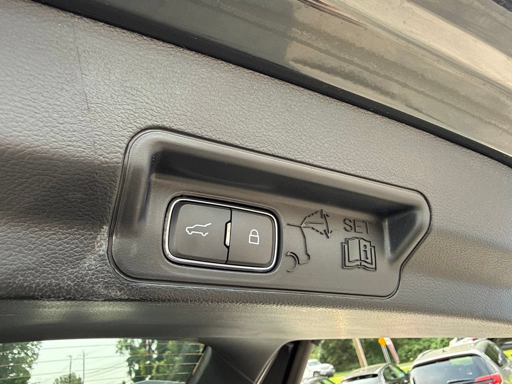 Used 2024 Ford Explorer XLT AWD/4WD image 14