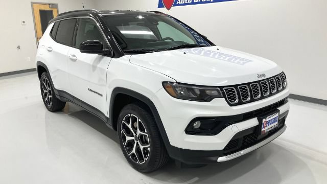 Used 2025 Jeep Compass Limited AWD/4WD image 4