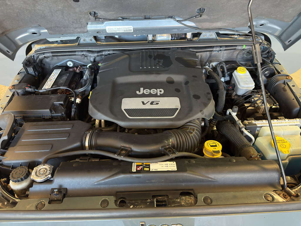 Used 2015 Jeep Wrangler Rubicon w/ Dual Top Group image 27