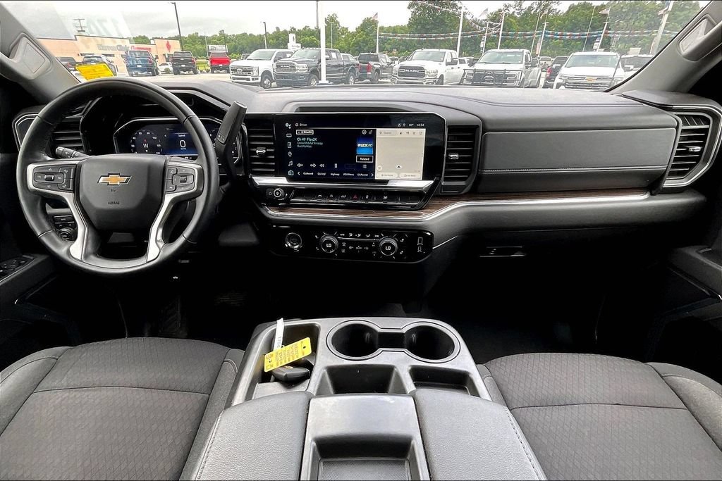 Used 2023 Chevrolet Silverado 1500 LT AWD/4WD image 5