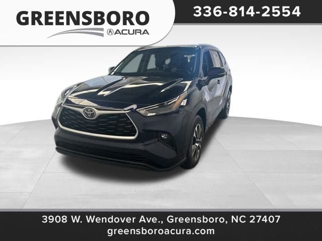 Used 2022 Toyota Highlander XLE