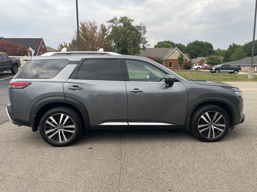 Used 2025 Nissan Pathfinder Platinum w/ Cargo Package image 6