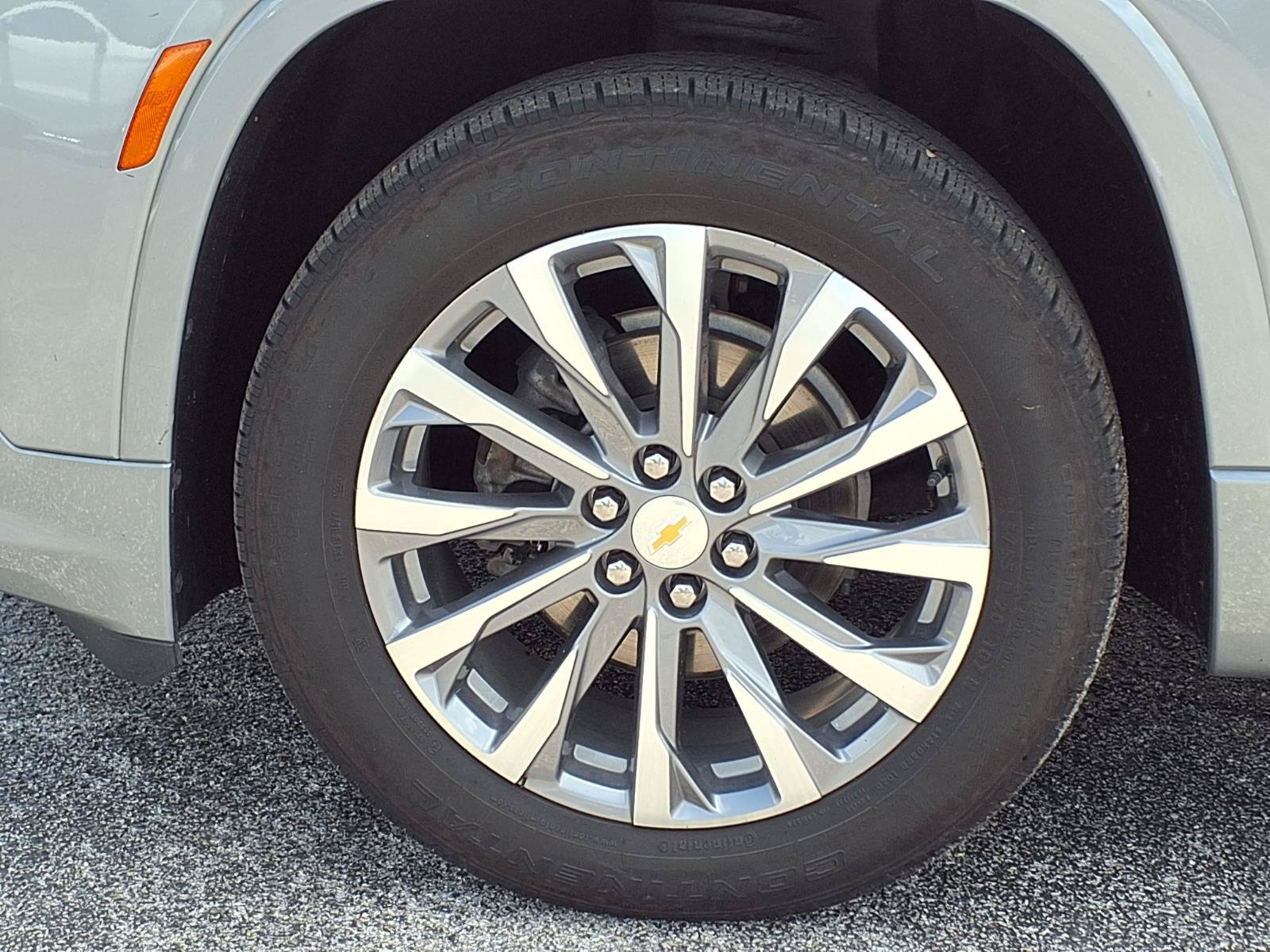 Used 2023 Chevrolet Traverse Premier FWD image 30