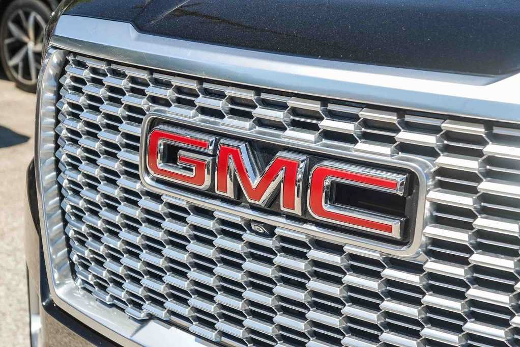 Used 2022 GMC Yukon XL Denali w/ Denali Premium Package RWD image 9