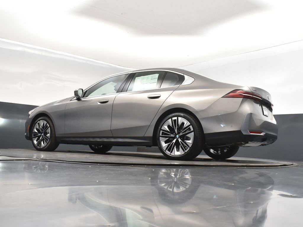 New 2026 BMW 530i xDrive w/ Premium Package AWD/4WD image 40