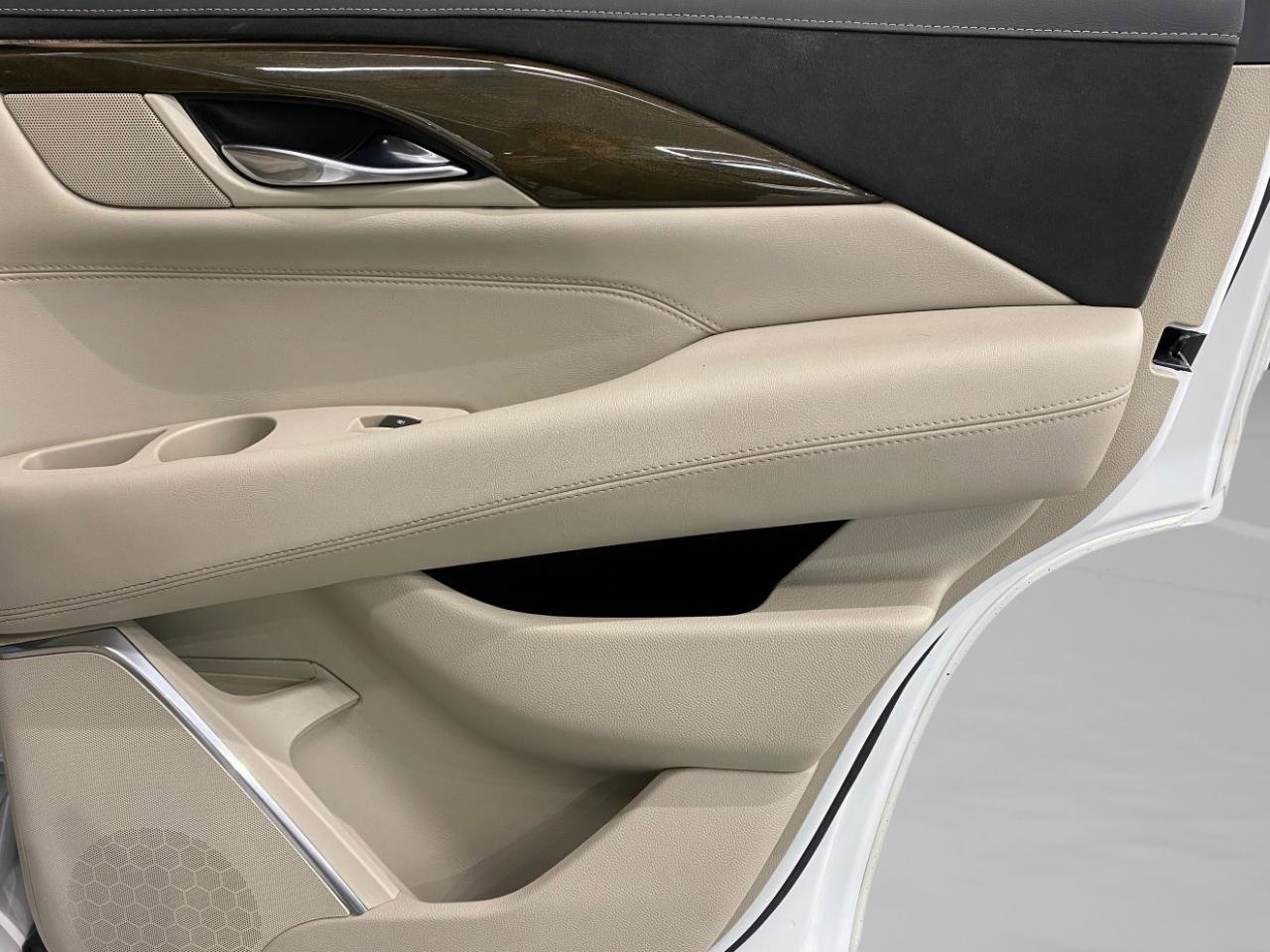 Used 2020 Cadillac Escalade Premium Luxury image 14