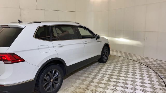 Used 2022 Volkswagen Tiguan SE FWD image 3