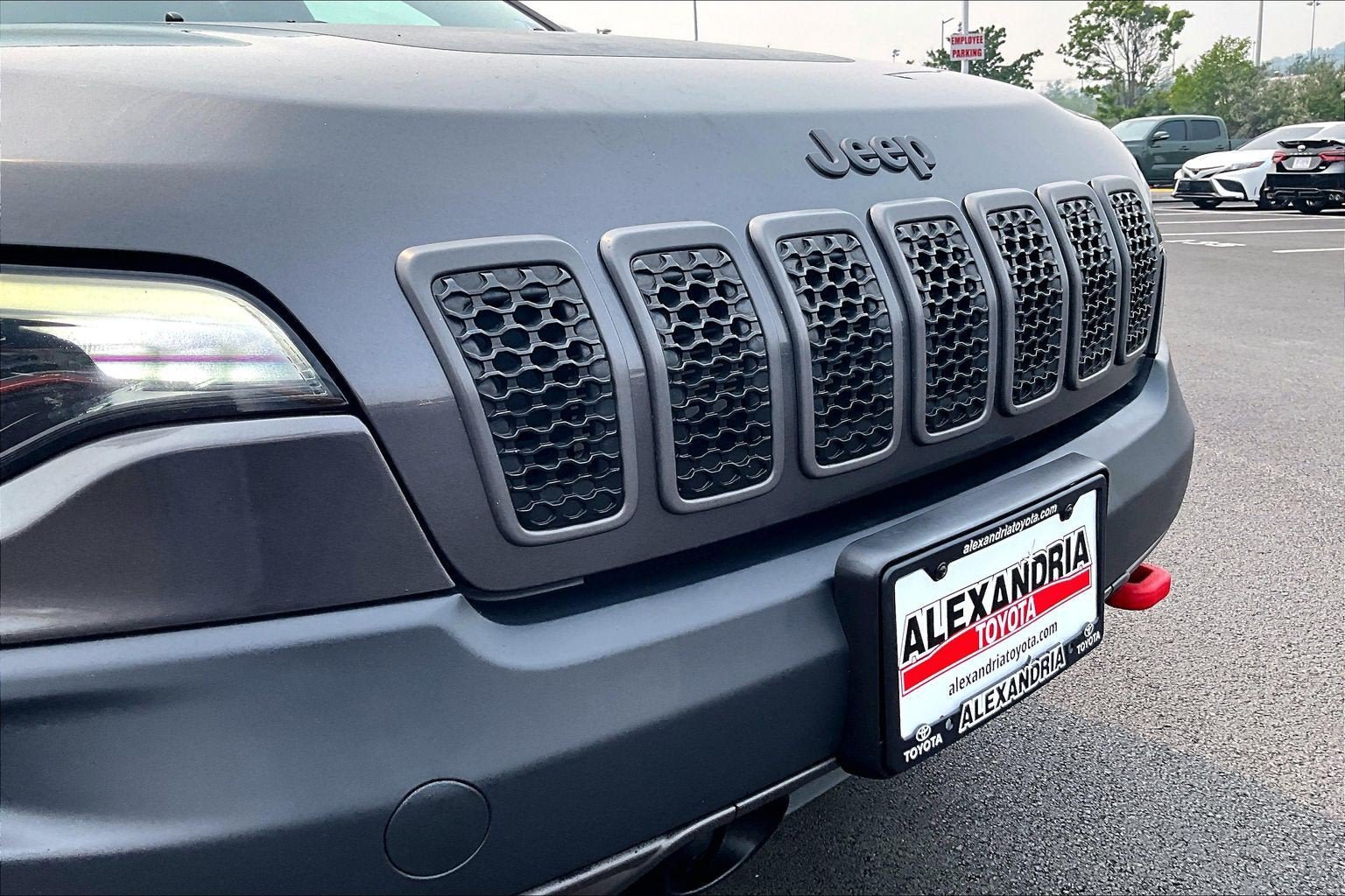 Used 2019 Jeep Cherokee Trailhawk AWD/4WD image 29