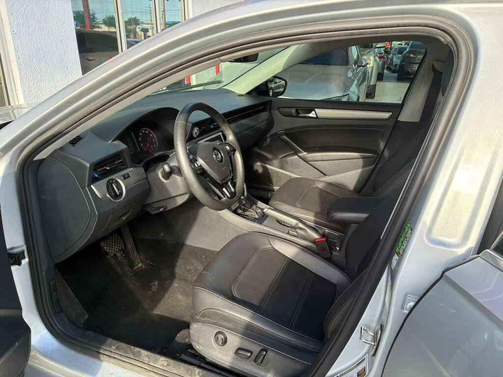 Used 2021 Volkswagen Passat 2.0T SE FWD image 2
