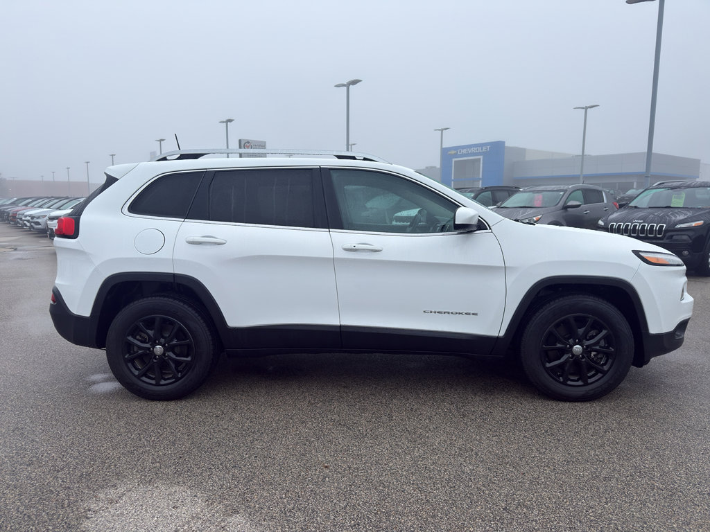 Used 2017 Jeep Cherokee Latitude w/ Comfort/Convenience Group image 4