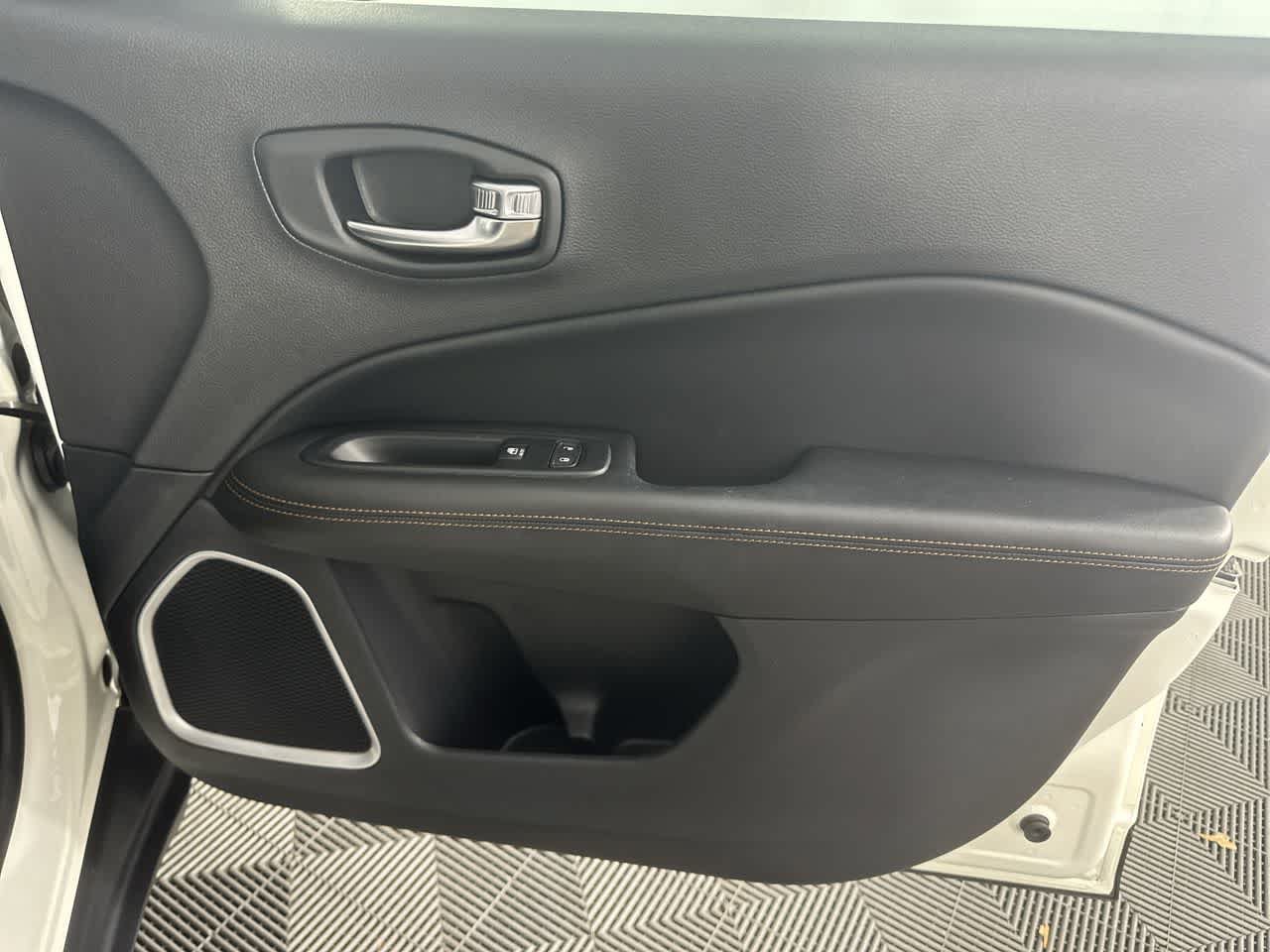 Used 2020 Jeep Compass Limited AWD/4WD image 22
