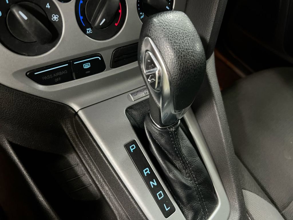 Used 2013 Ford Focus SE FWD image 16
