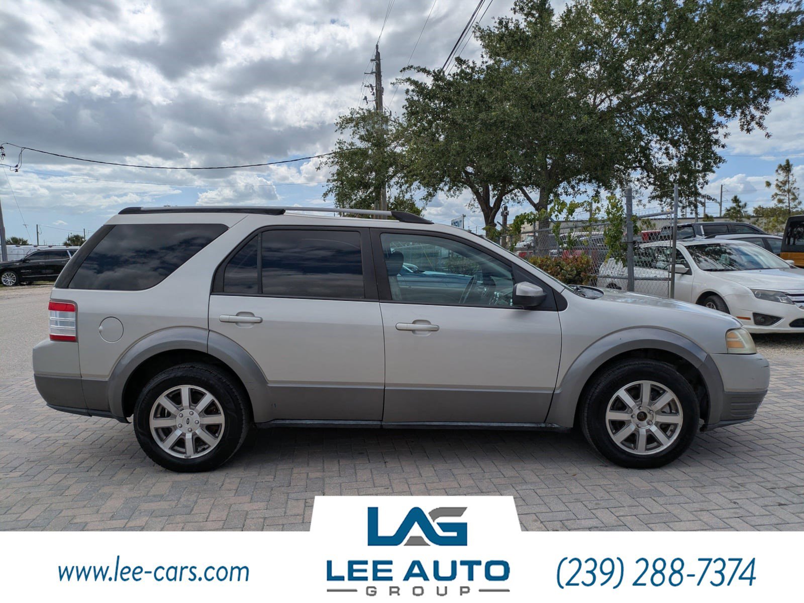 Used 2008 Ford Taurus X SEL image 2