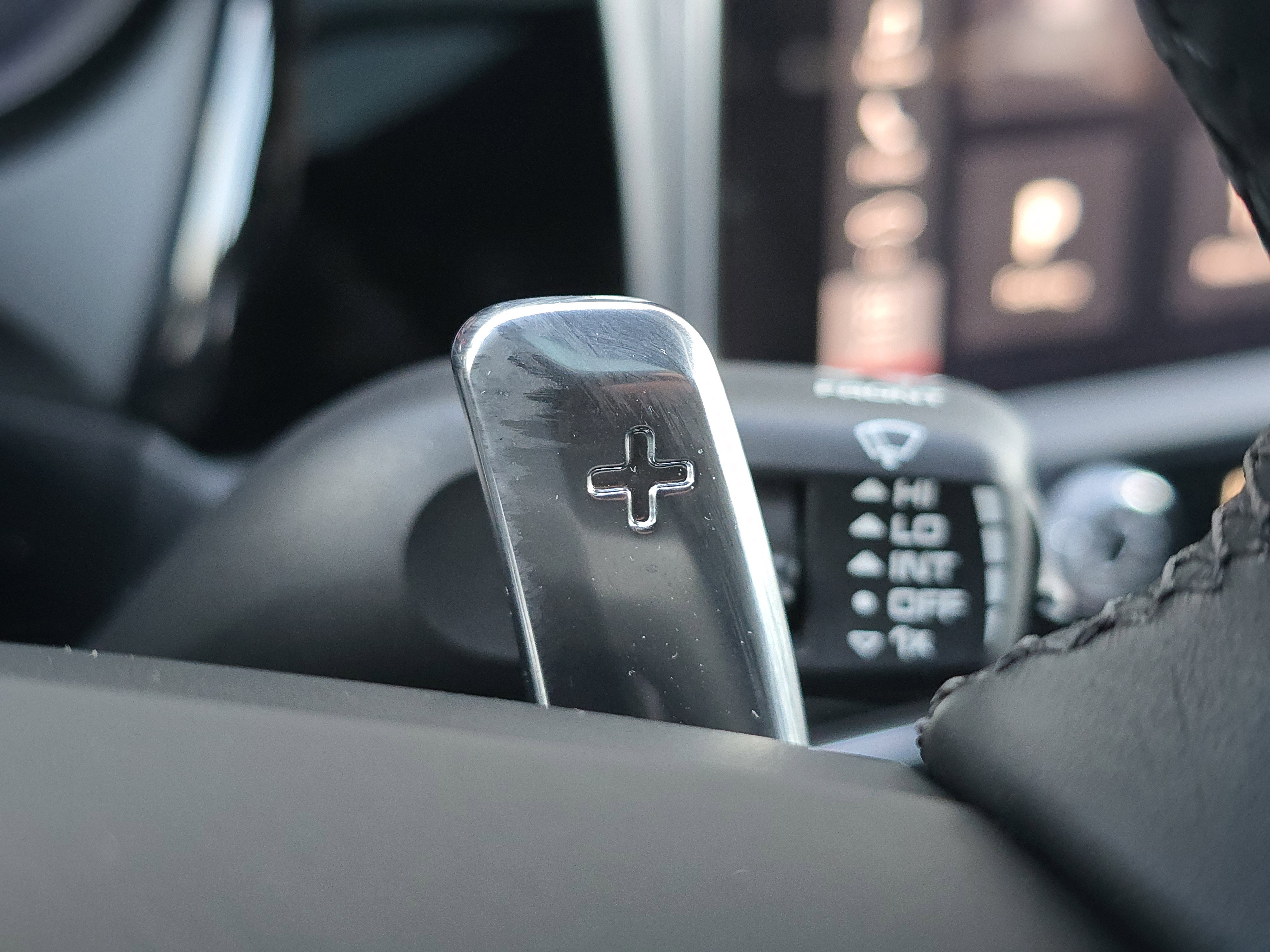 Certified 2025 Porsche Macan image 24