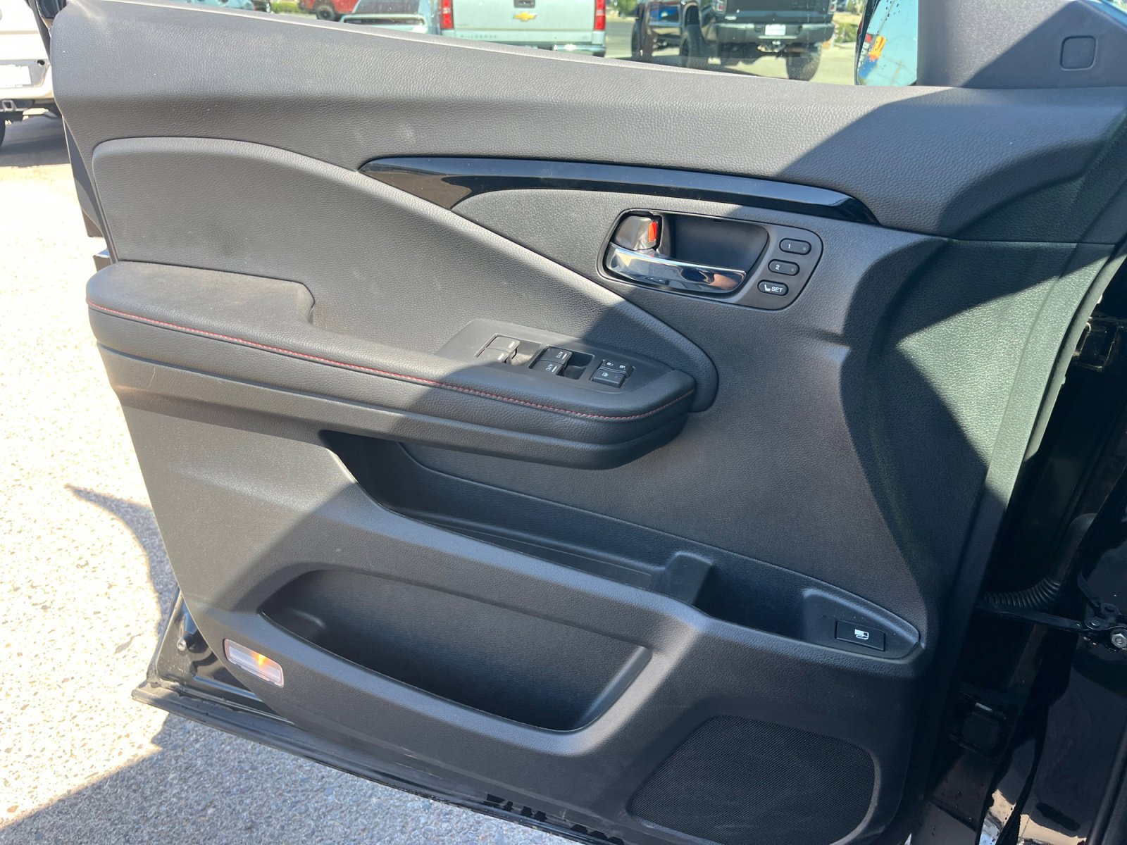 Used 2025 Honda Ridgeline Black Edition image 13