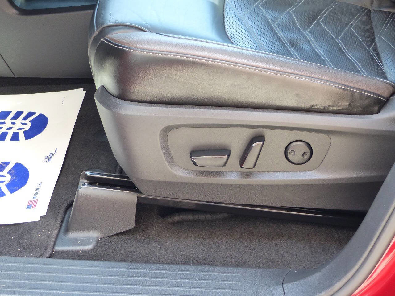 Used 2022 Nissan Pathfinder Platinum w/ Cargo Package FWD image 28