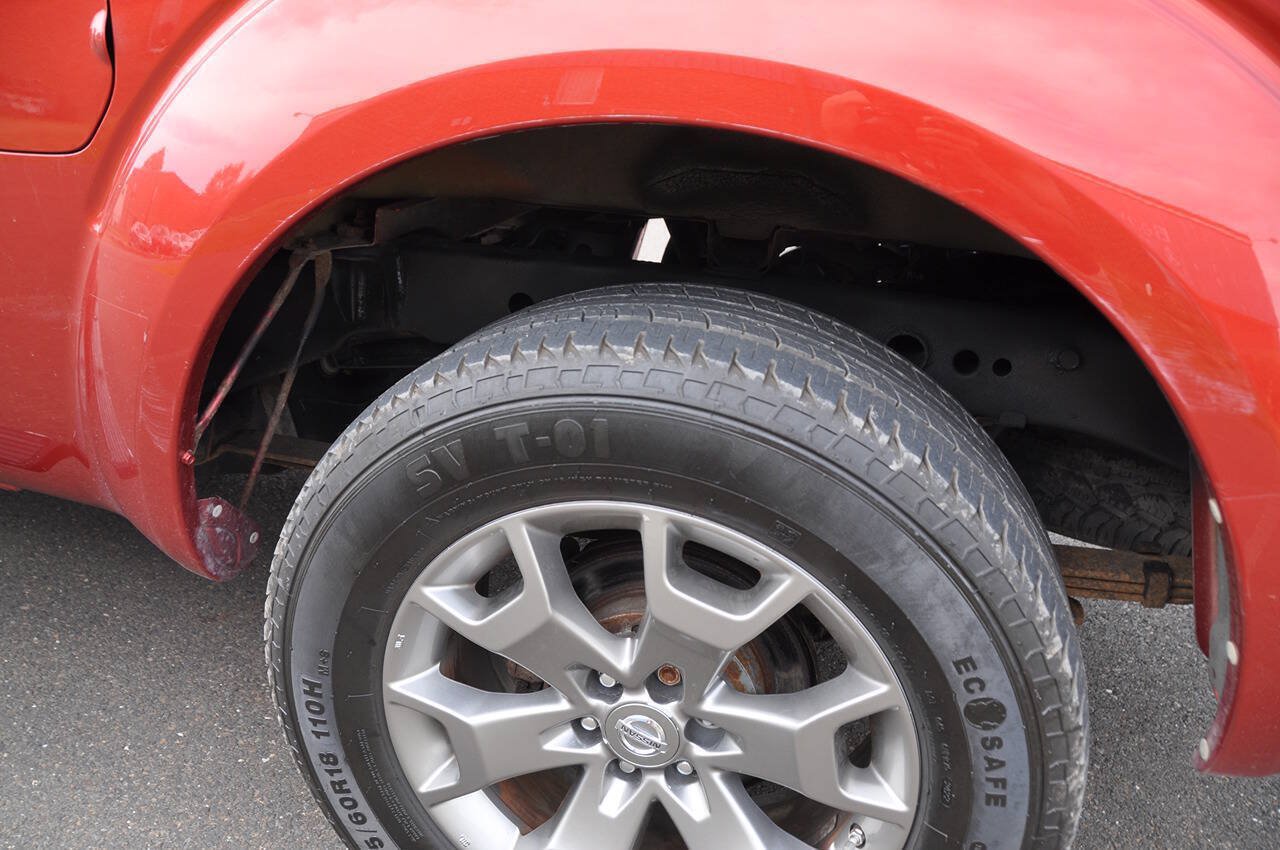 Used 2014 Nissan Frontier SL w/ SL Moonroof Package AWD/4WD image 28
