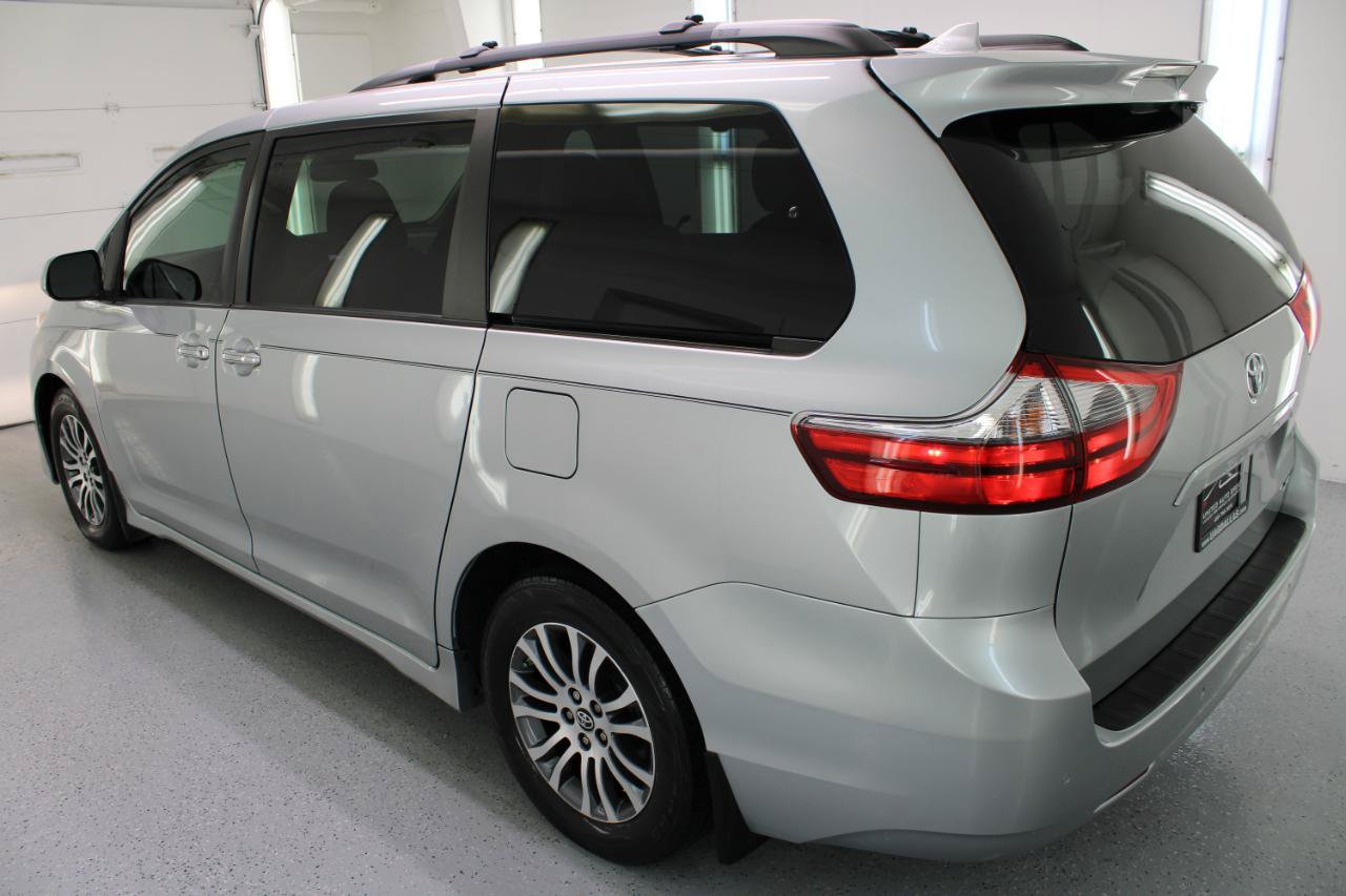 Used 2020 Toyota Sienna XLE Premium FWD image 6